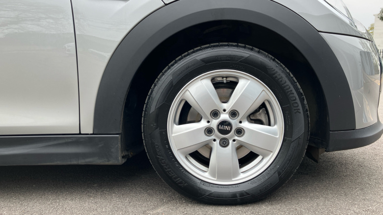 MINI Hatchback 1.5 Cooper Classic Premium 3dr Auto Petrol Hatchback